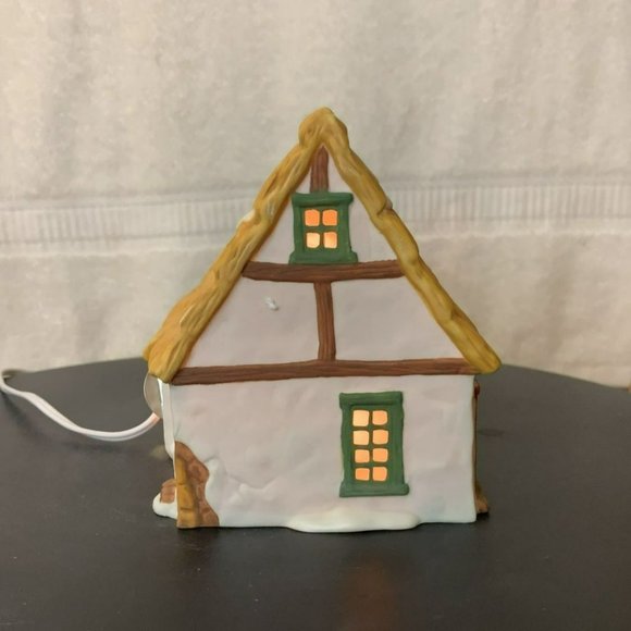 Dept 56 The Cottage Of Bob Cratchit & Tiny Tim Dickens Village Building - 1986 - Picture 7 of 11